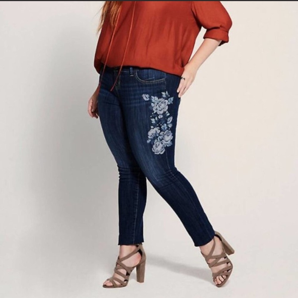 Torrid Vintage Floral Embroidered Skinny Stretch Jeans 🎀 plus size❤️